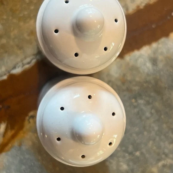 Portmeirion Botanic Garden Salt & Pepper Shakers Pansies 💜 Butterfly 🦋 - Picture 6 of 6